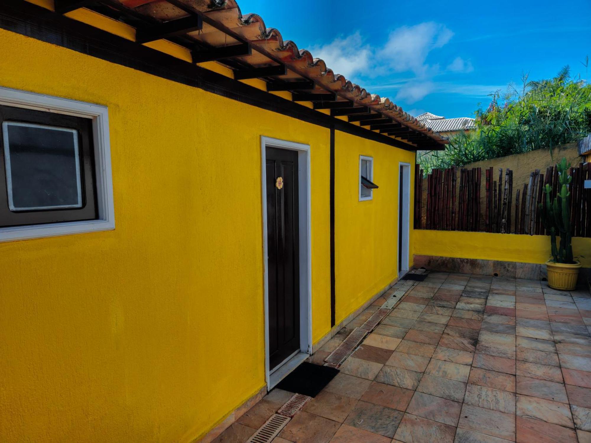 Bliss Hotéis Bella Vista Búzios Extérieur photo The yellow house