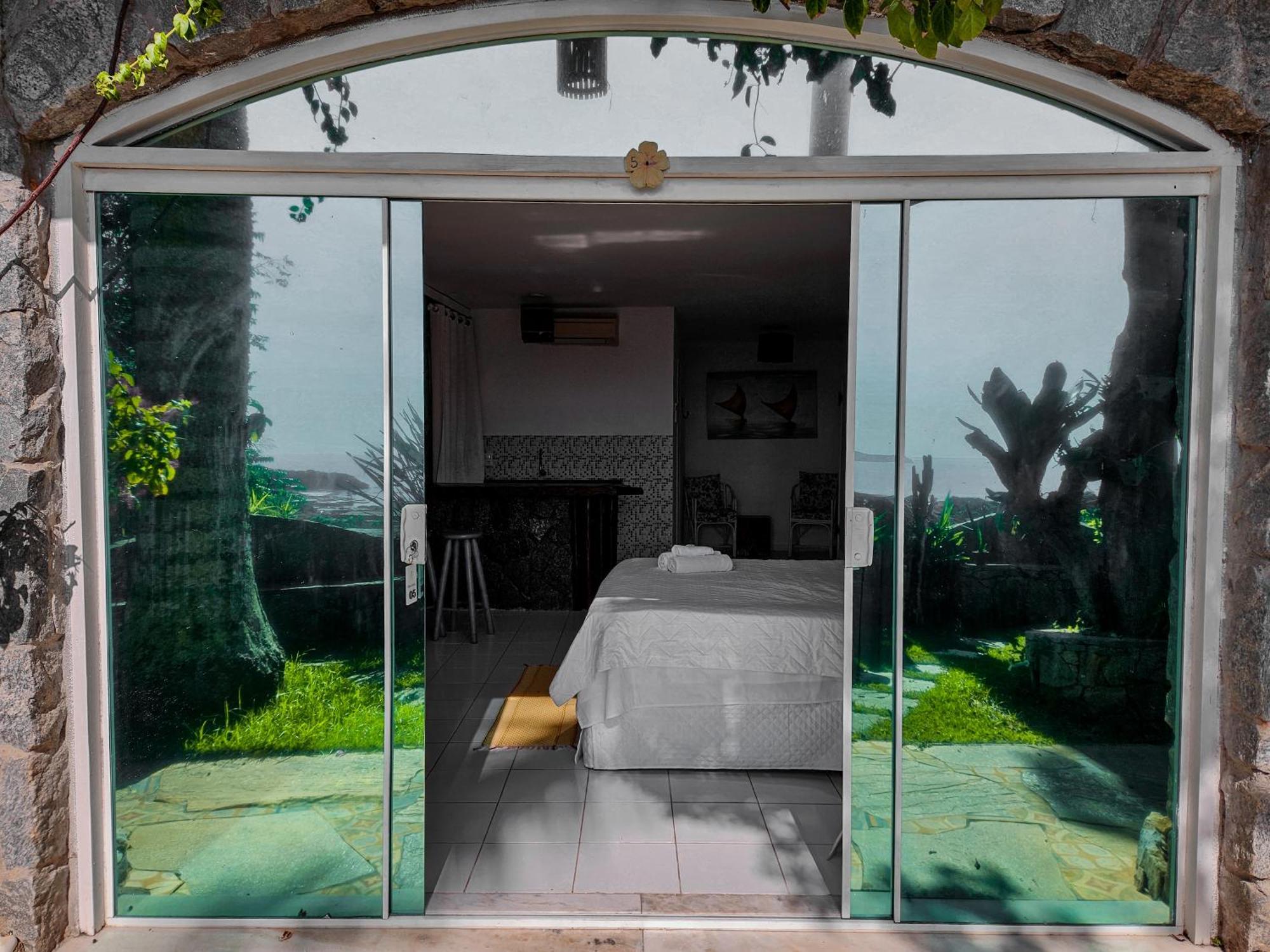 Bliss Hotéis Bella Vista Búzios Extérieur photo Sliding doors