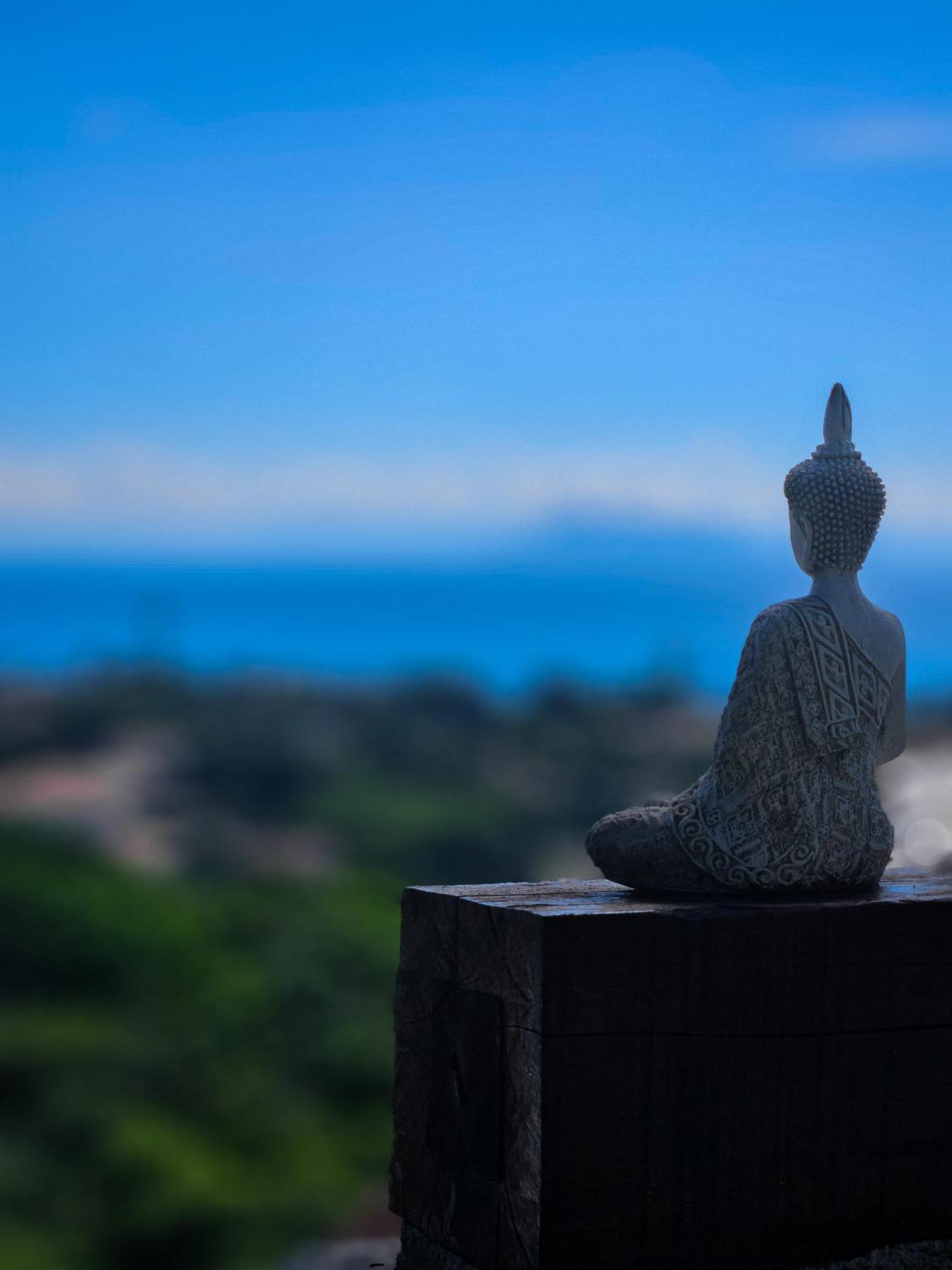Bliss Hotéis Bella Vista Búzios Extérieur photo A statue of the Buddha
