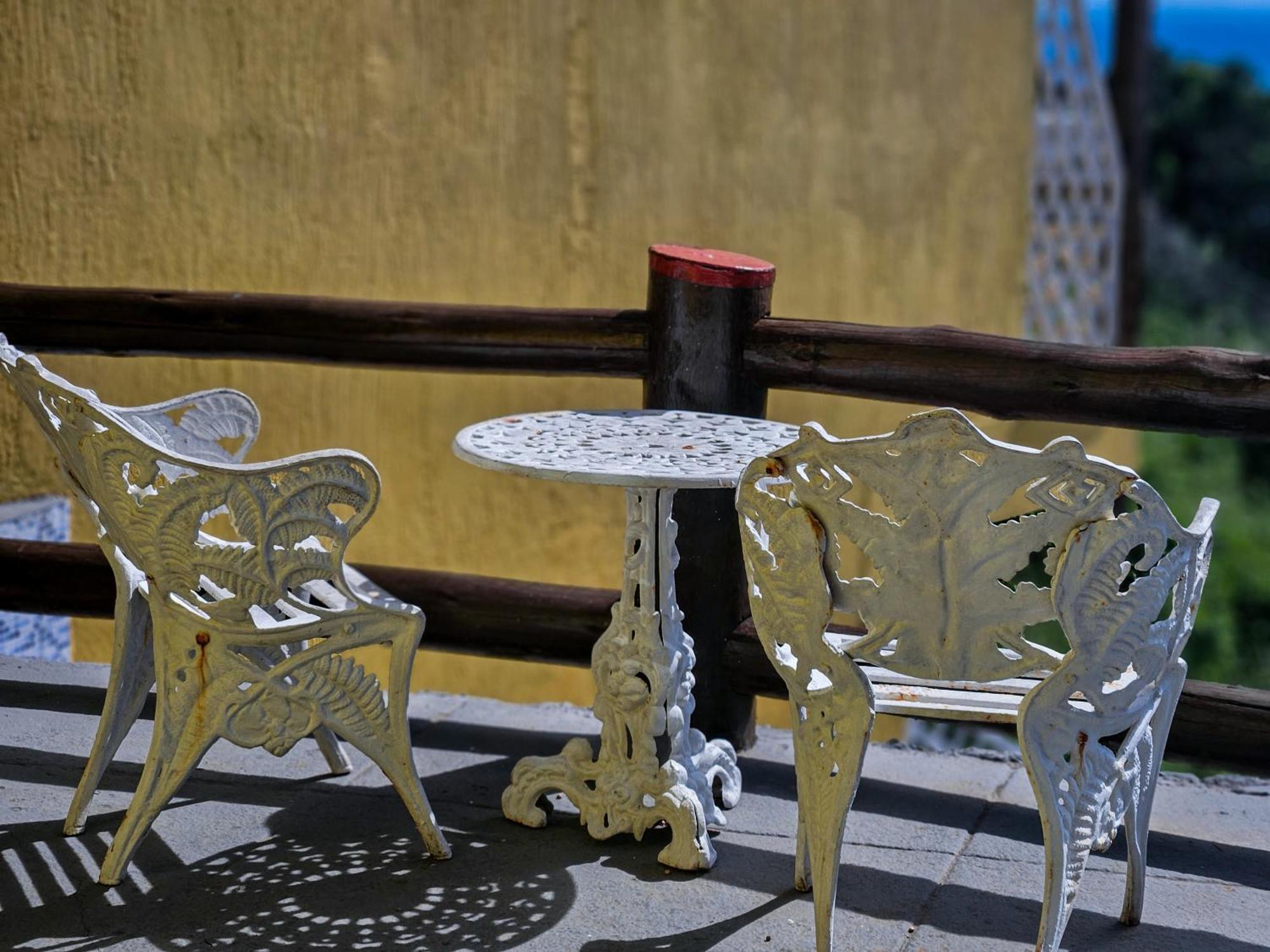 Bliss Hotéis Bella Vista Búzios Extérieur photo A set of miniature furniture