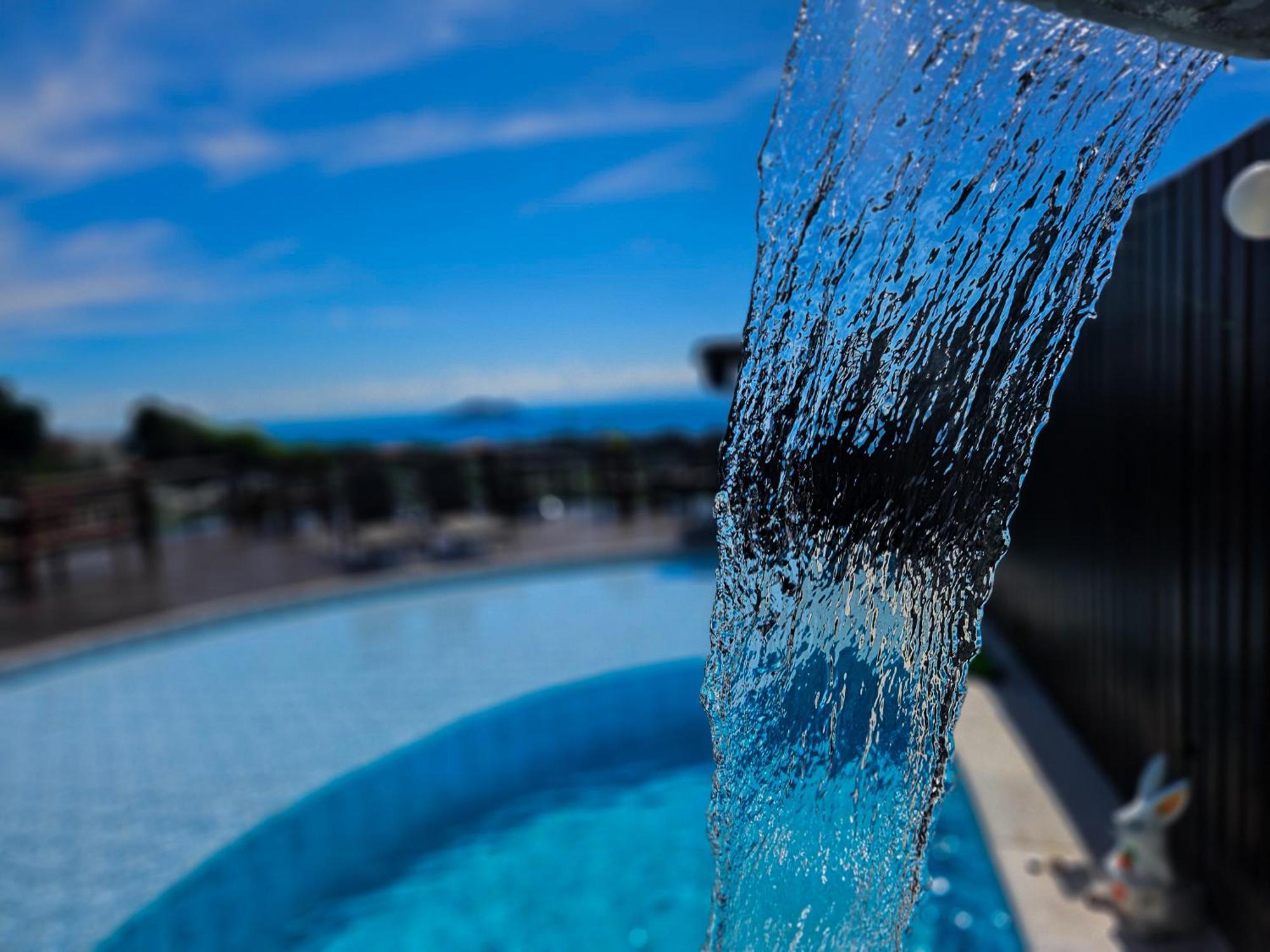 Bliss Hotéis Bella Vista Búzios Extérieur photo A shower at a swimming pool