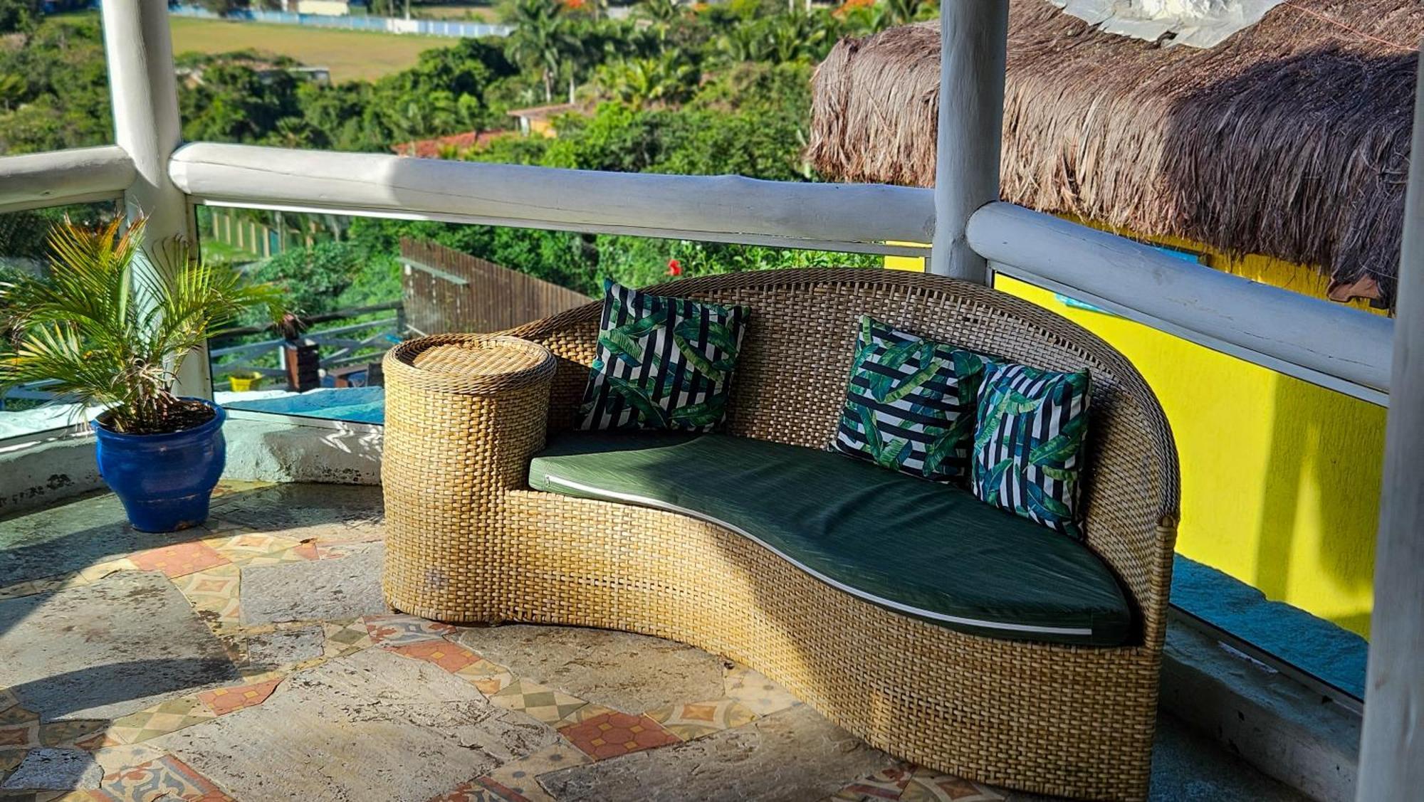 Bliss Hotéis Bella Vista Búzios Extérieur photo A rattan sofa