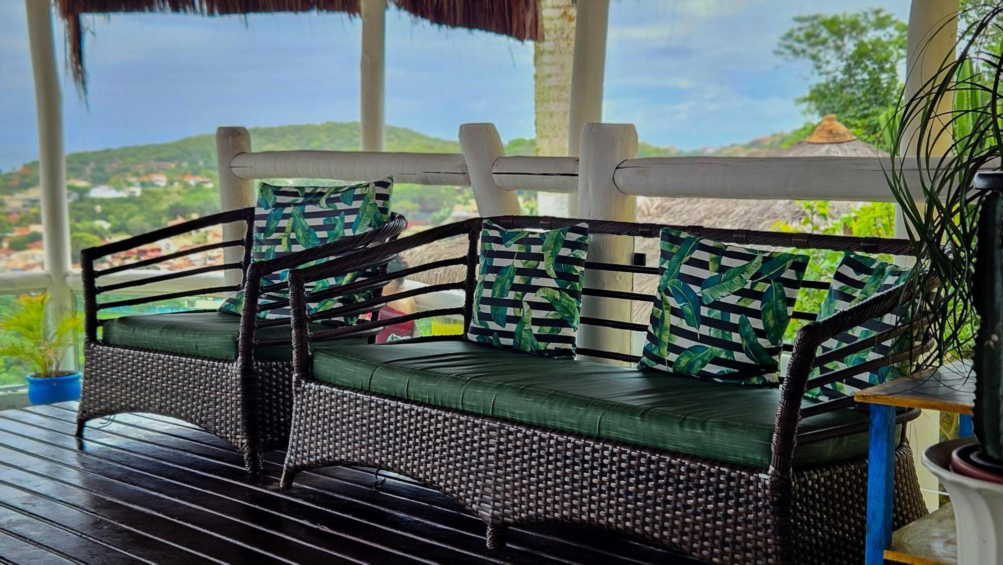 Bliss Hotéis Bella Vista Búzios Extérieur photo A rattan sofa